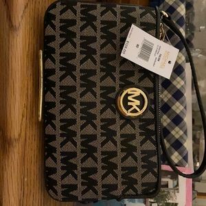 NWT Michael Kors Fulton Wristlet